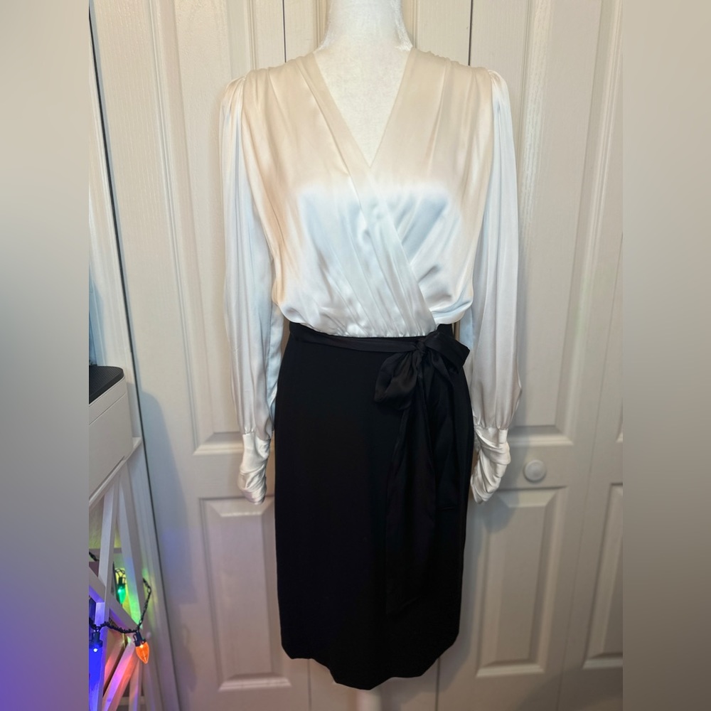 White House Black Market Body Perfecting Mixed-Media Sheath Dress (10) - Picture 4 of 12
